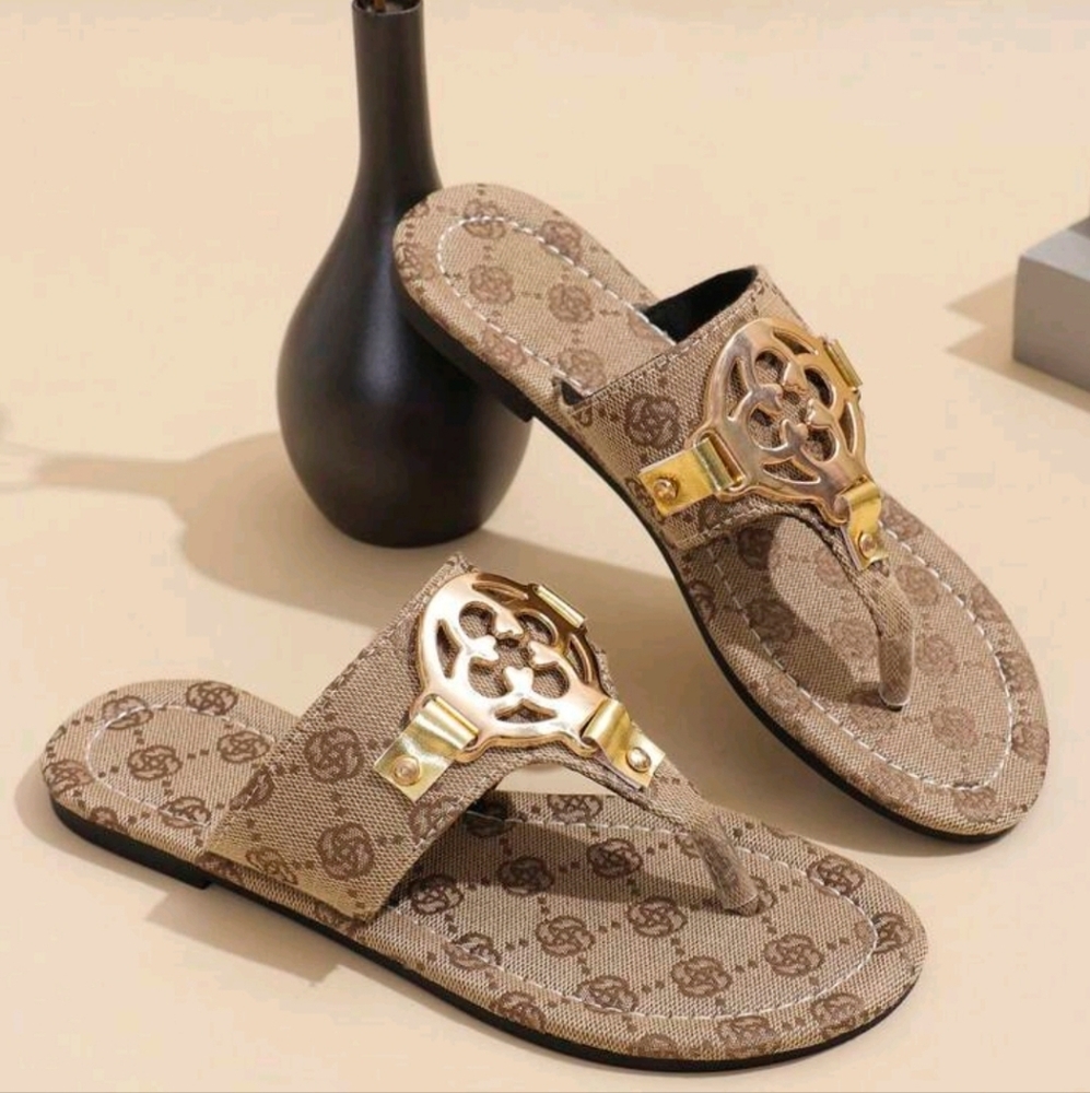 NEW Tan Pattern Tstrap Sandals - Picture 4 of 6